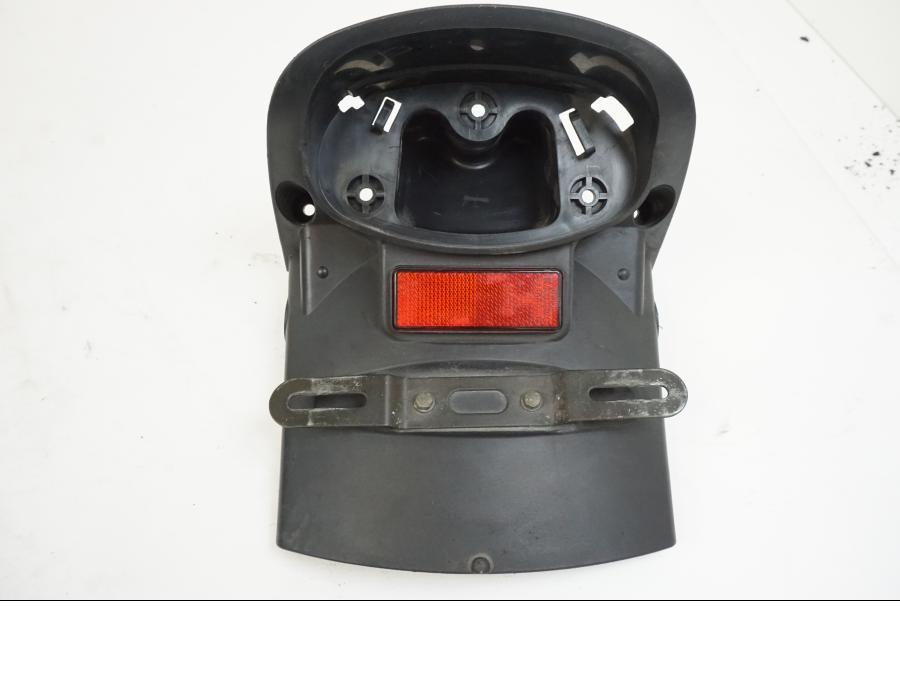 Framsidan på Skylthållare från en Yamaha XVS 1100 -2004 motorcykel.