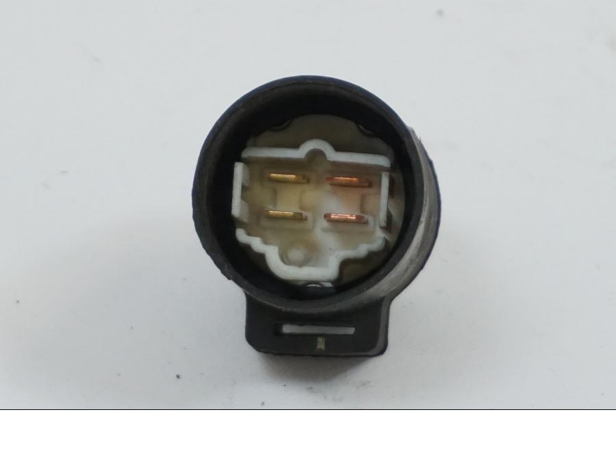 Vänster sida på Relä från en Kawasaki VN 1500 -2002 motorcykel.