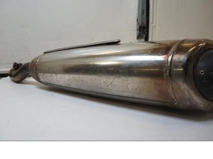 Snett nerifrån på Ljuddämpare från en BMW F 650 CS -2002 motorcykel.