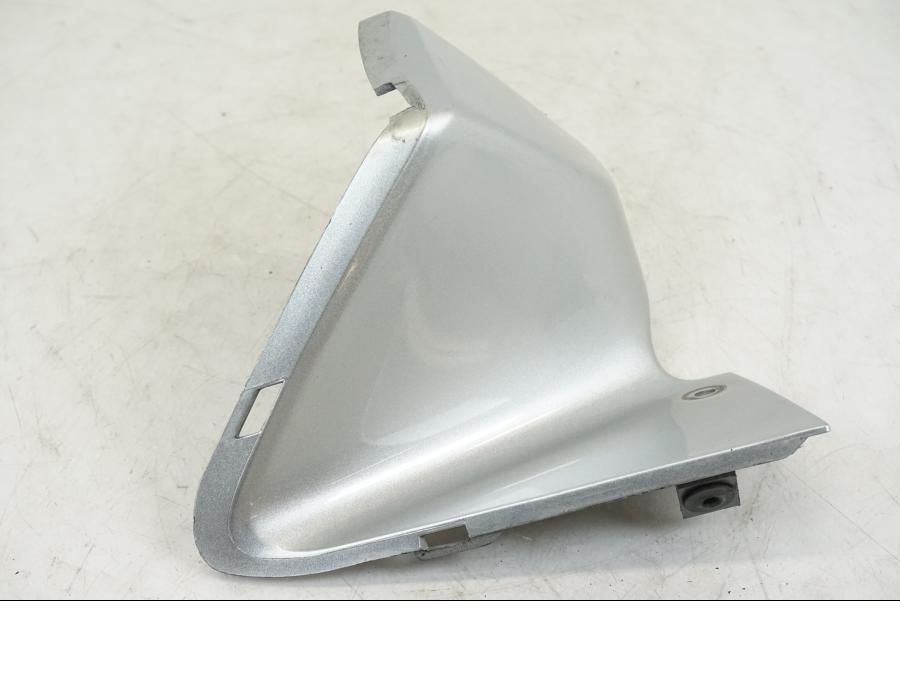 Baksidan på Instrumentkåpa från en Honda VFR 800 -2003 motorcykel.