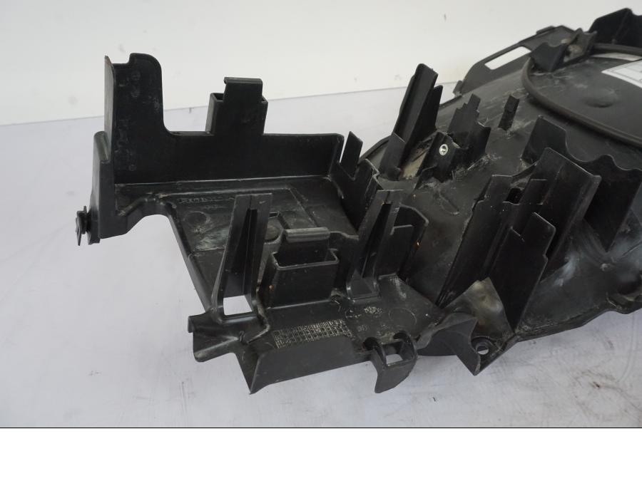 Snett uppifrån på Undertail från en Honda VFR 1200 -2010 motorcykel.