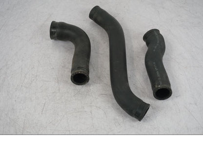 Framsidan på Vattenkyl Slang Set från en Suzuki VZ 800 -2000 motorcykel.