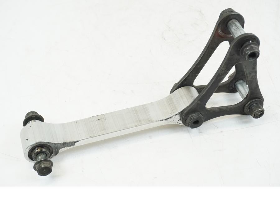 Framsidan på Stötdämparlänkage från en Yamaha YZF R6 -1999 motorcykel.