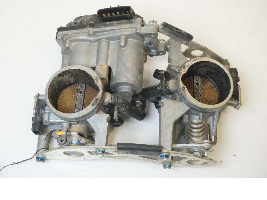 Extrabild1 på Spjällhus från en KTM 1190 Adventure -2015 motorcykel.