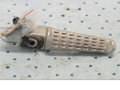 Framsidan på Fotpinne från en Kawasaki Z 900 -2019 motorcykel.