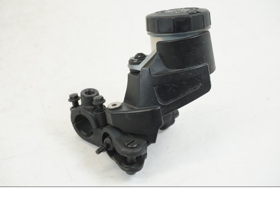 Baksidan på Bromshuvudcylinder från en Aprilia Tuono V4R -2011 motorcykel.