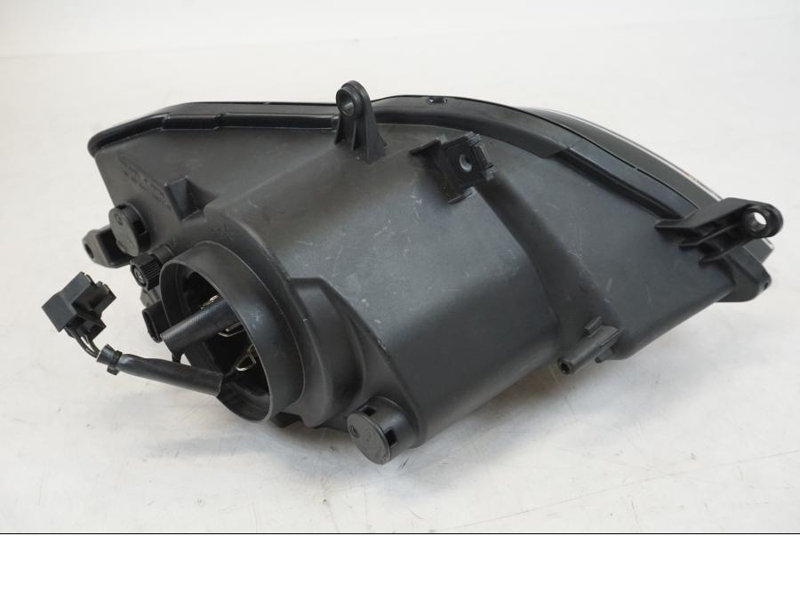 Extrabild2 på Strålkastare från en BMW S 1000 XR -2014 motorcykel.