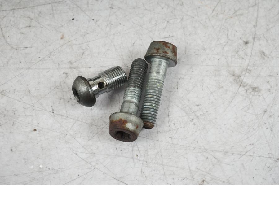 Baksidan på Bromsok från en BMW R 850 R -2004 motorcykel.