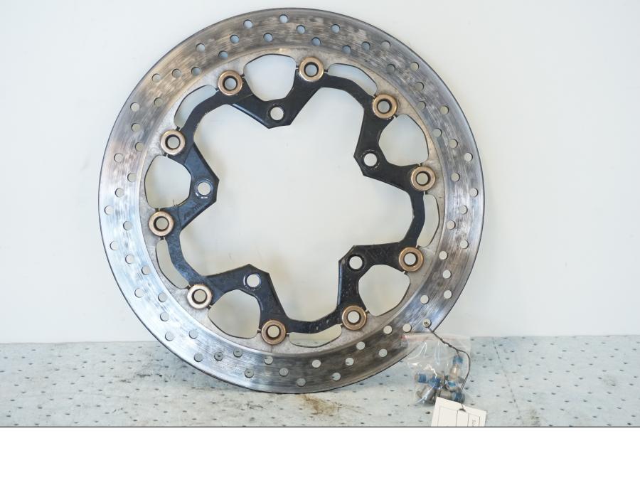 Framsidan på Bromsskiva från en Suzuki GSX 1300 BK -2008 motorcykel.