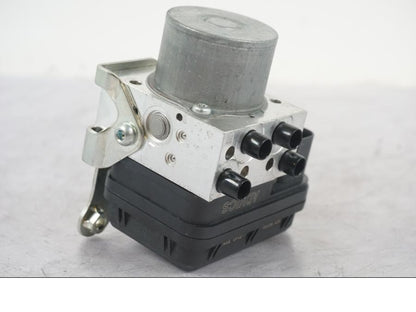 Höger sida på ABS Modulator från en Yamaha MT-09 -2020 motorcykel.