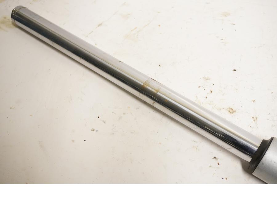 Höger sida på Gaffelben från en Honda CBR 125 R -2004 motorcykel.