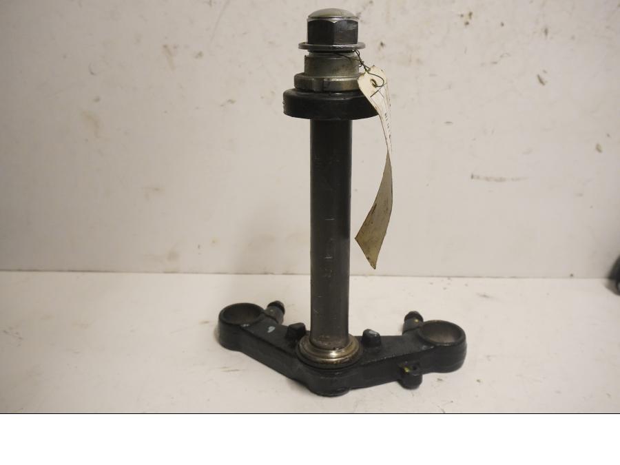 Framsidan på Gaffelkrona från en Honda CBF 125 -2010 motorcykel.