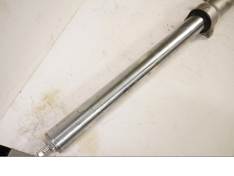 Höger sida på Gaffelben från en Suzuki RF 600 R -1993 motorcykel.