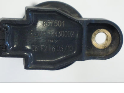 Höger sida på Tändspole från en Aprilia RSV 1000 -2010 motorcykel.