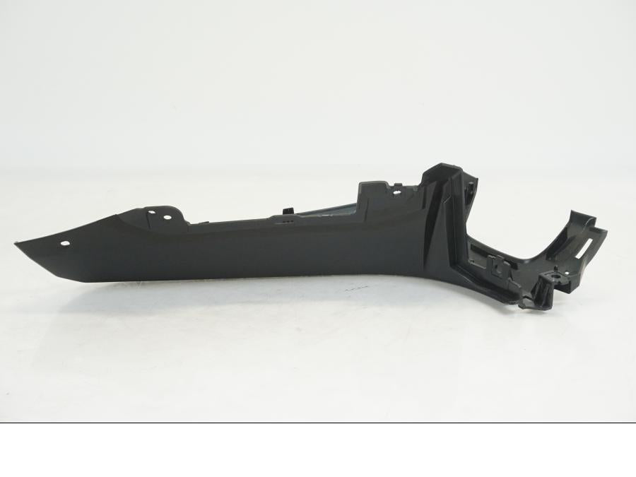 Höger sida på Sidkåpa från en Yamaha N-MAX125 -2021 motorcykel.