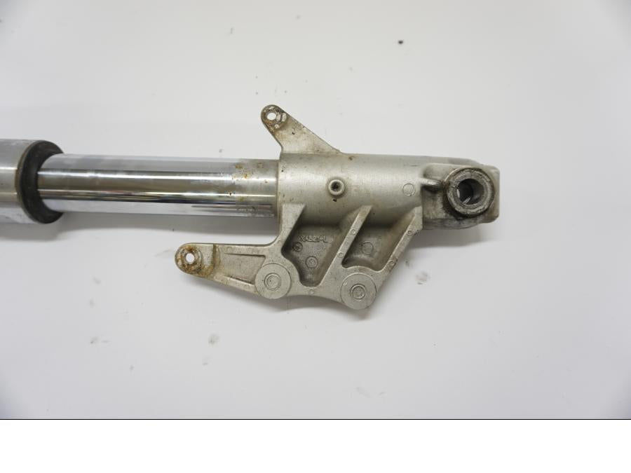 Vänster sida på Gaffelben från en Suzuki VZ 800 -1998 motorcykel.