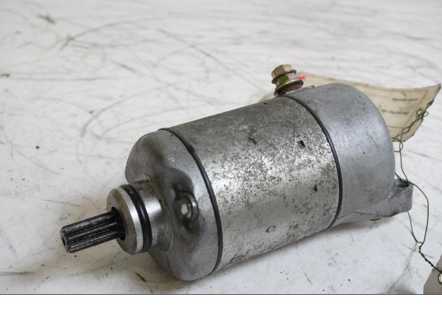 Framsidan på Startmotor från en Yamaha FZR 600 -1991 motorcykel.