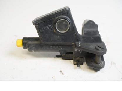 Framsidan på Kopplingshuvudcylinder från en Yamaha YZF 1000 R -1999 motorcykel.