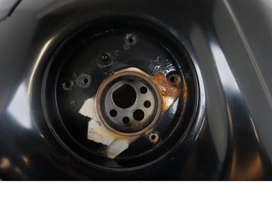 Vänster sida på Bensintank från en Yamaha YZF 1000 R1 -2002 motorcykel.