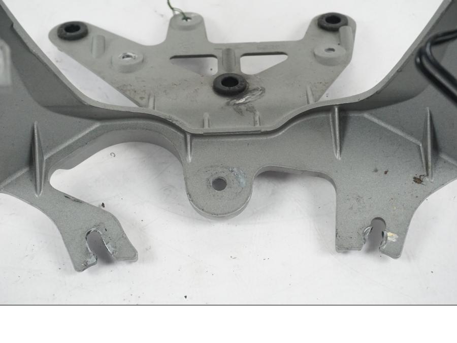 Vänster sida på Strålkastarfäste från en MV Agusta Dragster -2014 motorcykel.