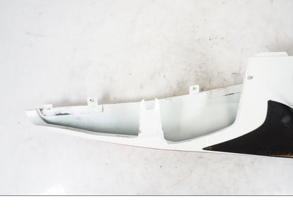 Snett uppifrån på Bakvinge från en Yamaha YZF-R 125 -2008 motorcykel.