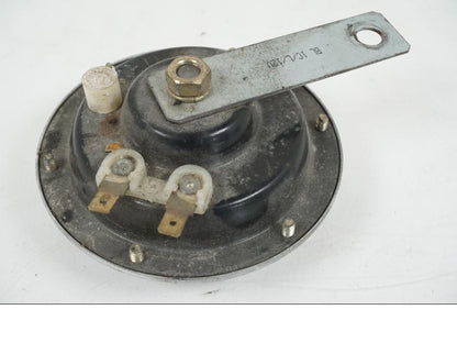 Snett nerifrån på Signalhorn / Tuta från en Suzuki GS 1000 -1978 motorcykel.