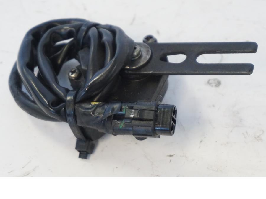 Snett uppifrån på Sidostödsbrytare från en Kawasaki ER-6N -2012 motorcykel.