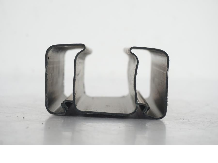 Baksidan på Plast från en H-D Softail FXCW Rocker -2008 motorcykel.