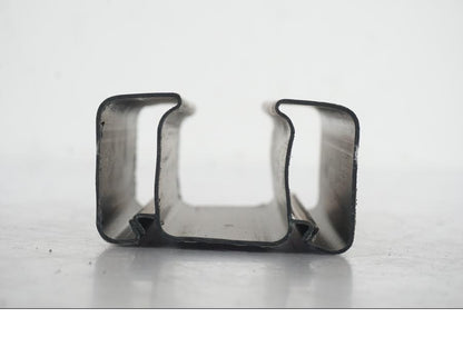 Baksidan på Plast från en H-D Softail FXCW Rocker -2008 motorcykel.