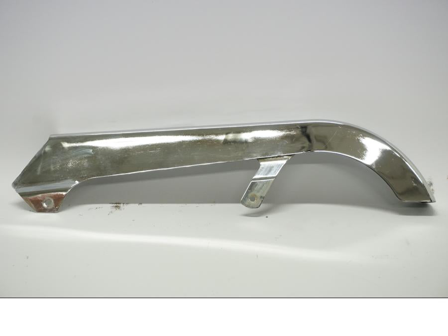 Framsidan på Kedjeskydd från en Suzuki VZ 800 -1998 motorcykel.