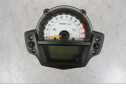 Baksidan på Instrumentpanel från en Kawasaki Versys 650 -2014 motorcykel.