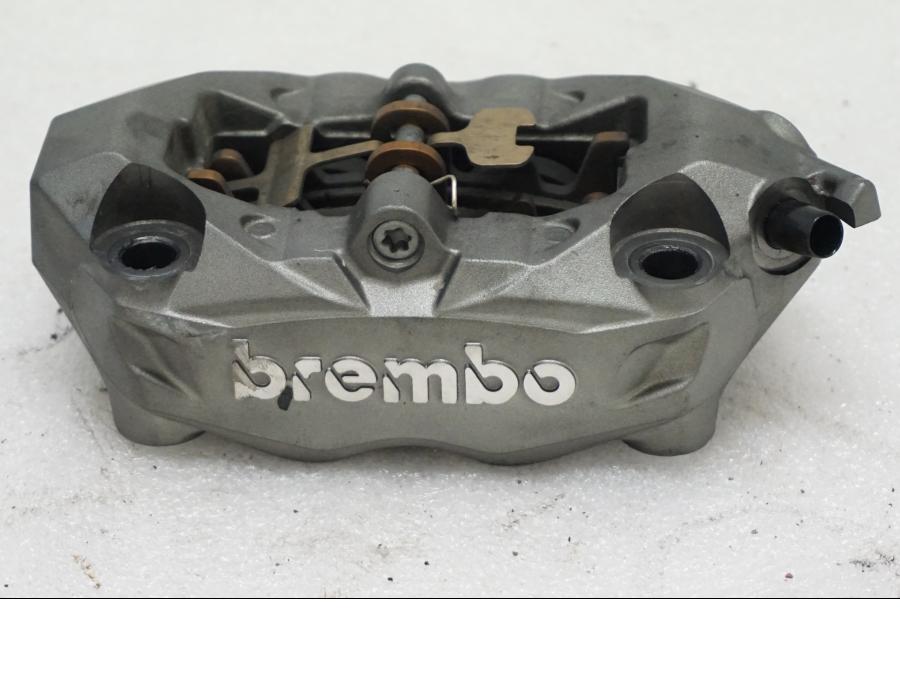 Framsidan på Bromsok från en Ducati Monster 1200 -2015 motorcykel.