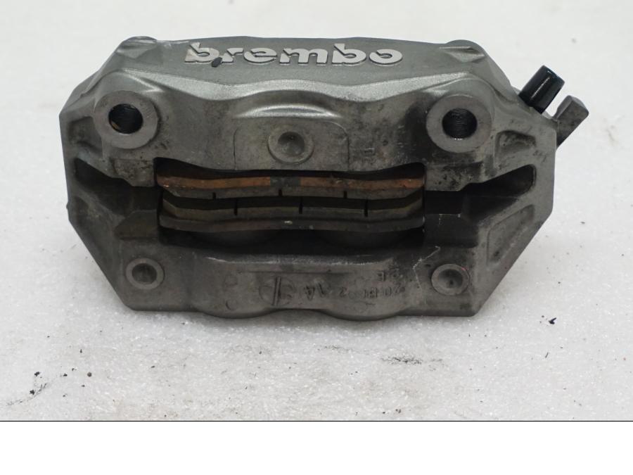 Baksidan på Bromsok från en Ducati Monster 1200 -2015 motorcykel.