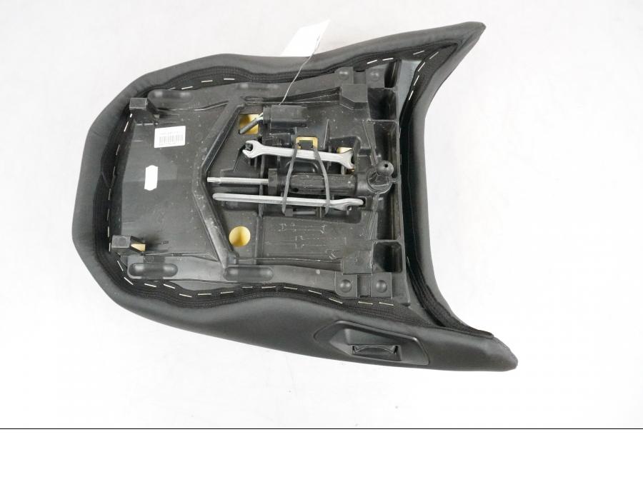 Vänster sida på Sadel från en BMW R 1250 GSA -2021 motorcykel.