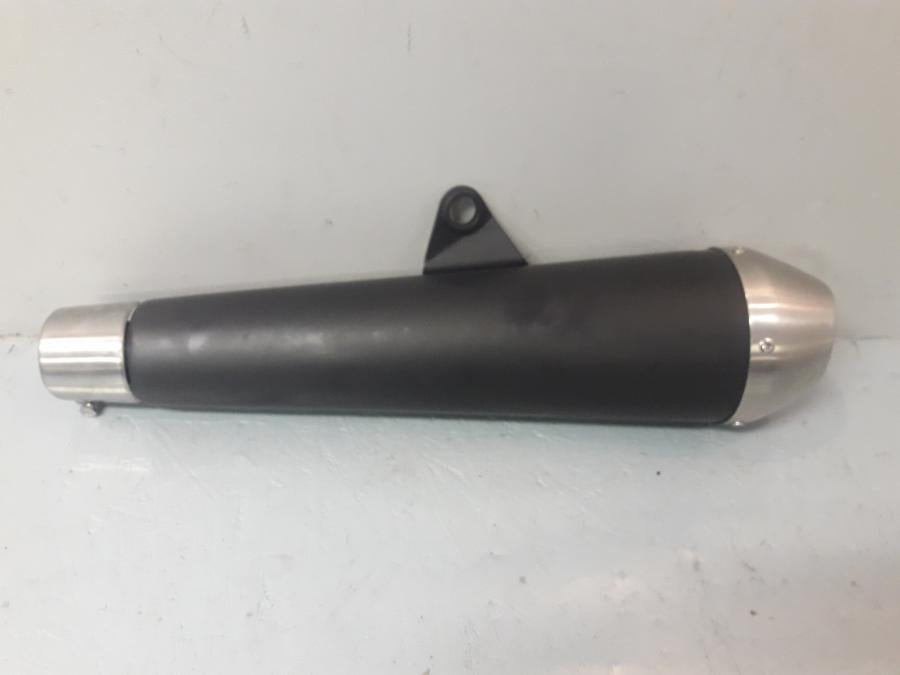 Framsidan på Ljuddämpare från en Triumph Speed Twin -2019 motorcykel.