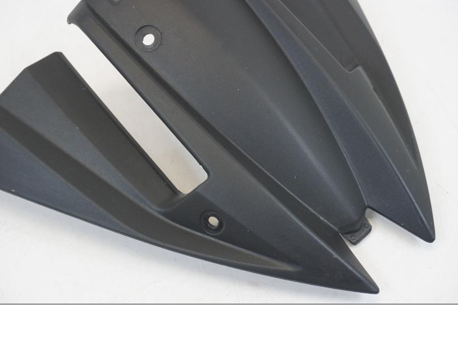 Höger sida på Vindrutefäste från en Kawasaki ER-6F -2016 motorcykel.