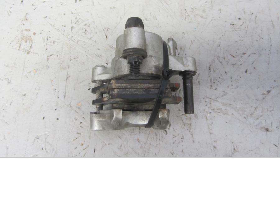 Baksidan på Bromsok från en Yamaha XT660Z Tenere -2009 motorcykel.