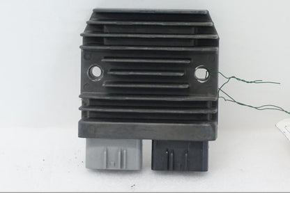 Framsidan på Likriktare från en KTM 1290 Super Adventure R -2021 motorcykel.