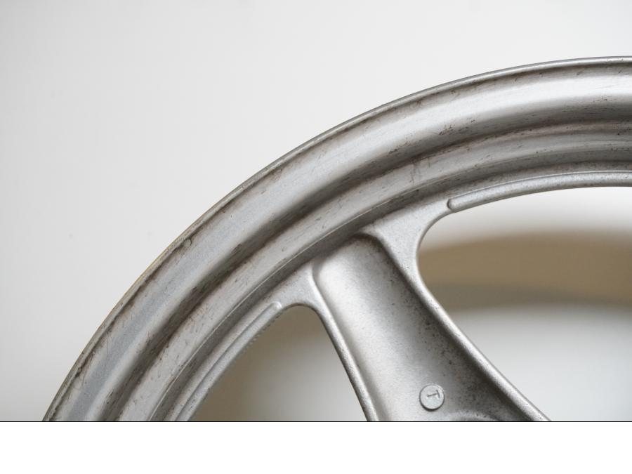 Extrabild5 på Fälg från en Suzuki GSX 1100 -1992 motorcykel.