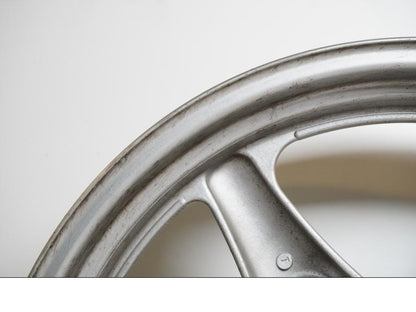 Extrabild5 på Fälg från en Suzuki GSX 1100 -1992 motorcykel.