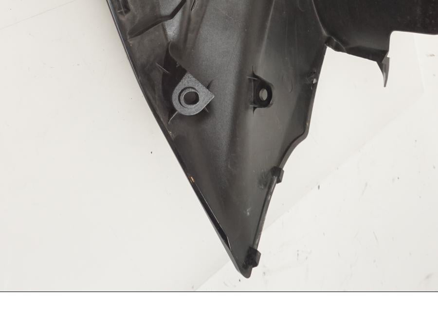 Snett nerifrån på Toppkåpa från en Suzuki GSX-R 1000 -2007 motorcykel.