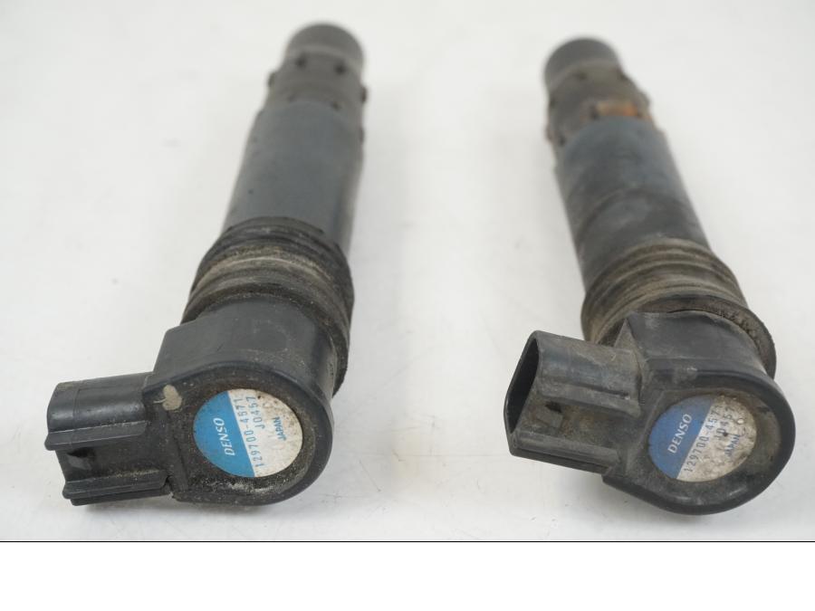 Vänster sida på Tändspole från en KTM 990 SM -2009 motorcykel.