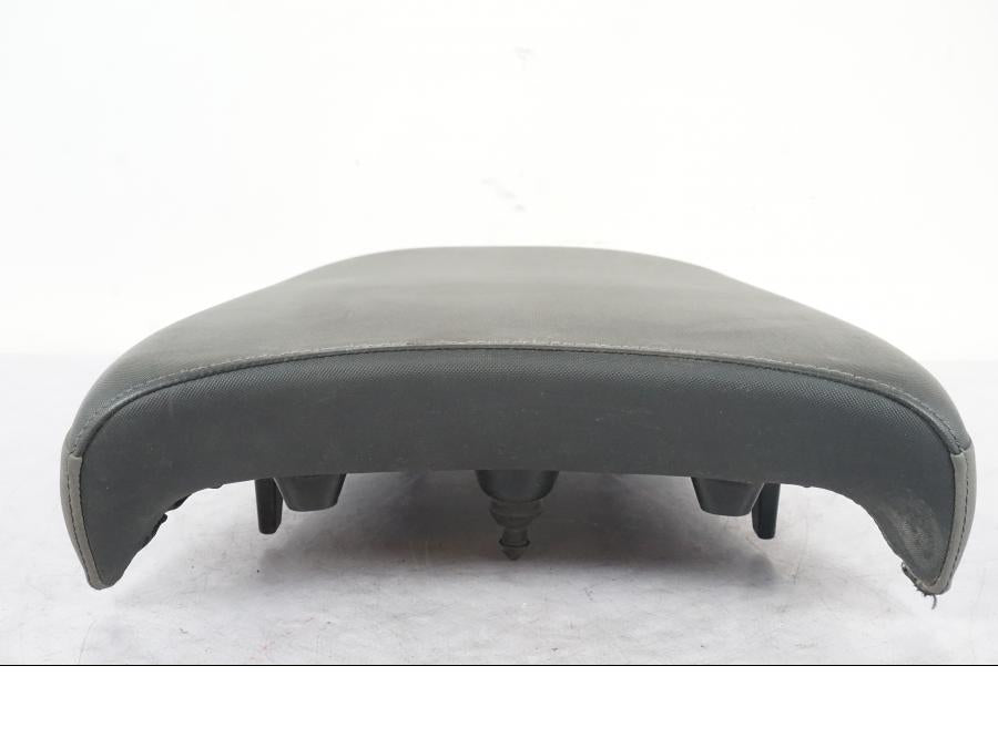 Baksidan på Sadel från en BMW R 1200 GSA -2012 motorcykel.