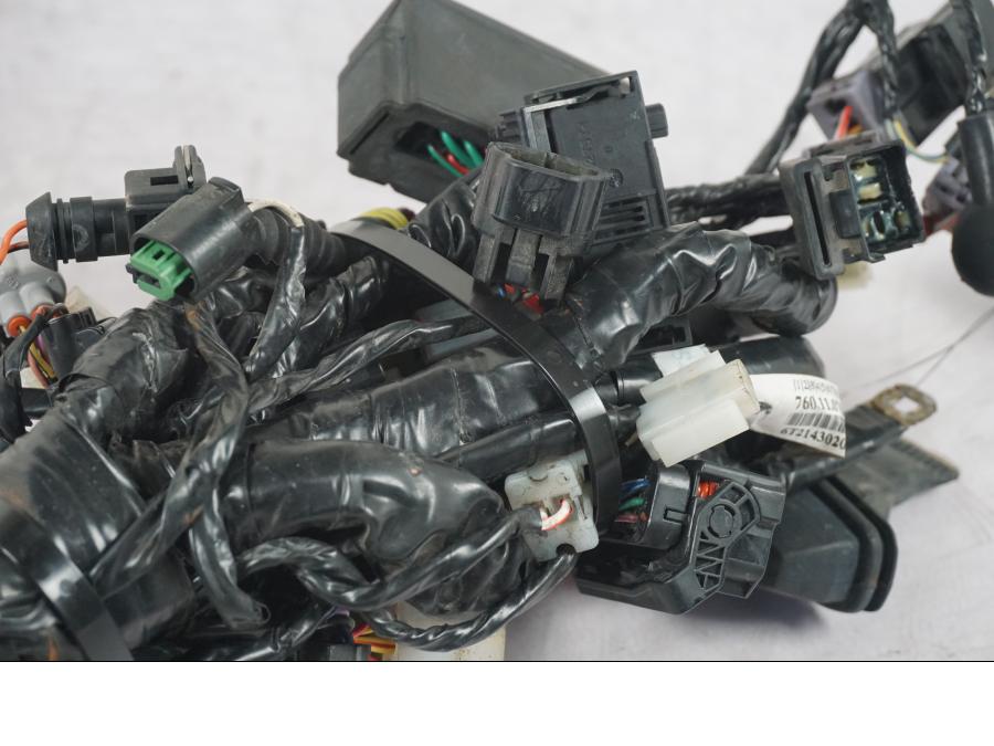 Vänster sida på Kabelstam från en KTM 690 Duke -2015 motorcykel.