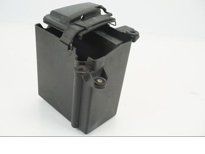 Framsidan på Batterihållare från en Yamaha XV 750 -1998 motorcykel.