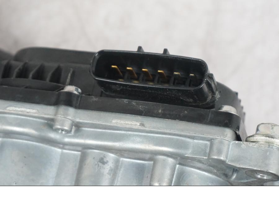 Extrabild6 på Spjällhus från en KTM 1290 Super Duke -2019 motorcykel.