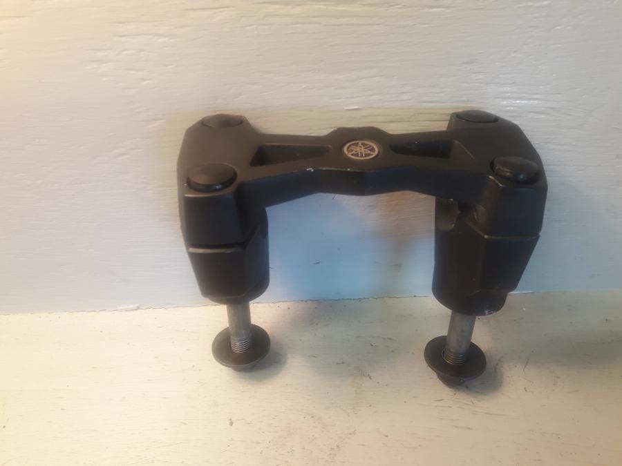 Framsidan på Styrfäste från en Yamaha MT 125 -2017 motorcykel.