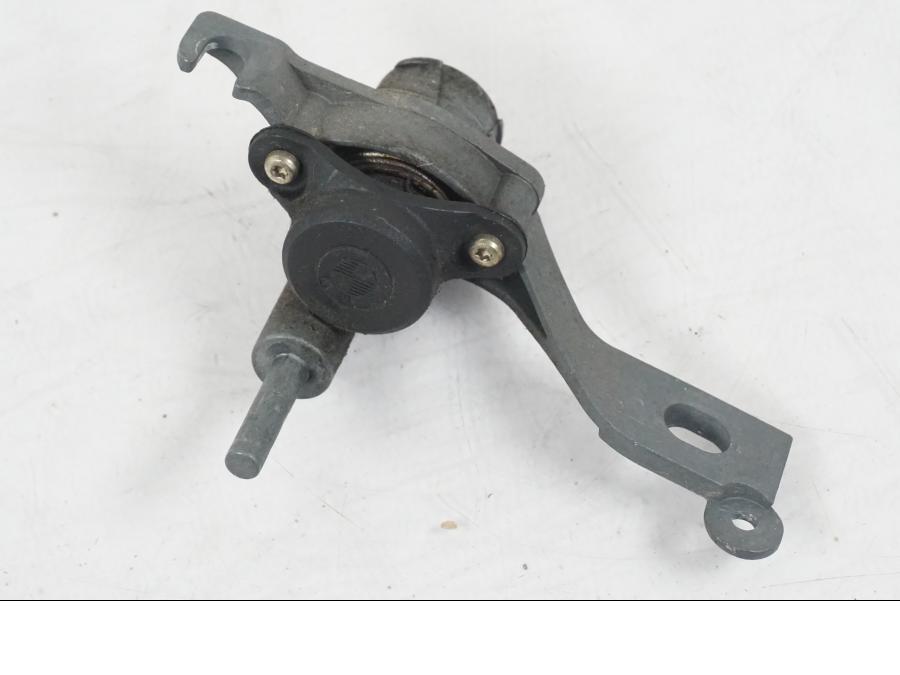 Snett uppifrån på <p>Låssats från BMW R 1200 GS 2007.</p>

<p>Med tändningslås, tanklock, sadellås, 1st nyckel</p> motorcykel.