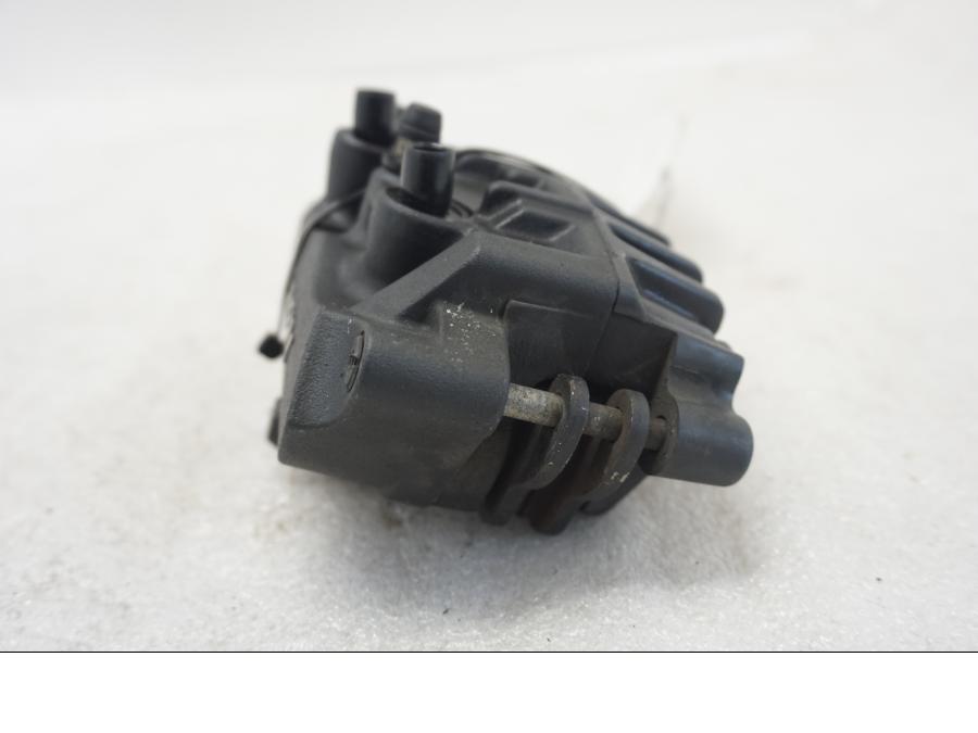 Vänster sida på Bromsok från en Honda CBR 1100 XX -1998 motorcykel.