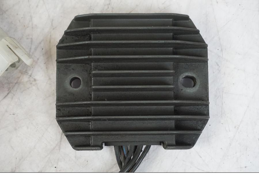 Baksidan på Likriktare från en Kawasaki ZX-6R -2006 motorcykel.